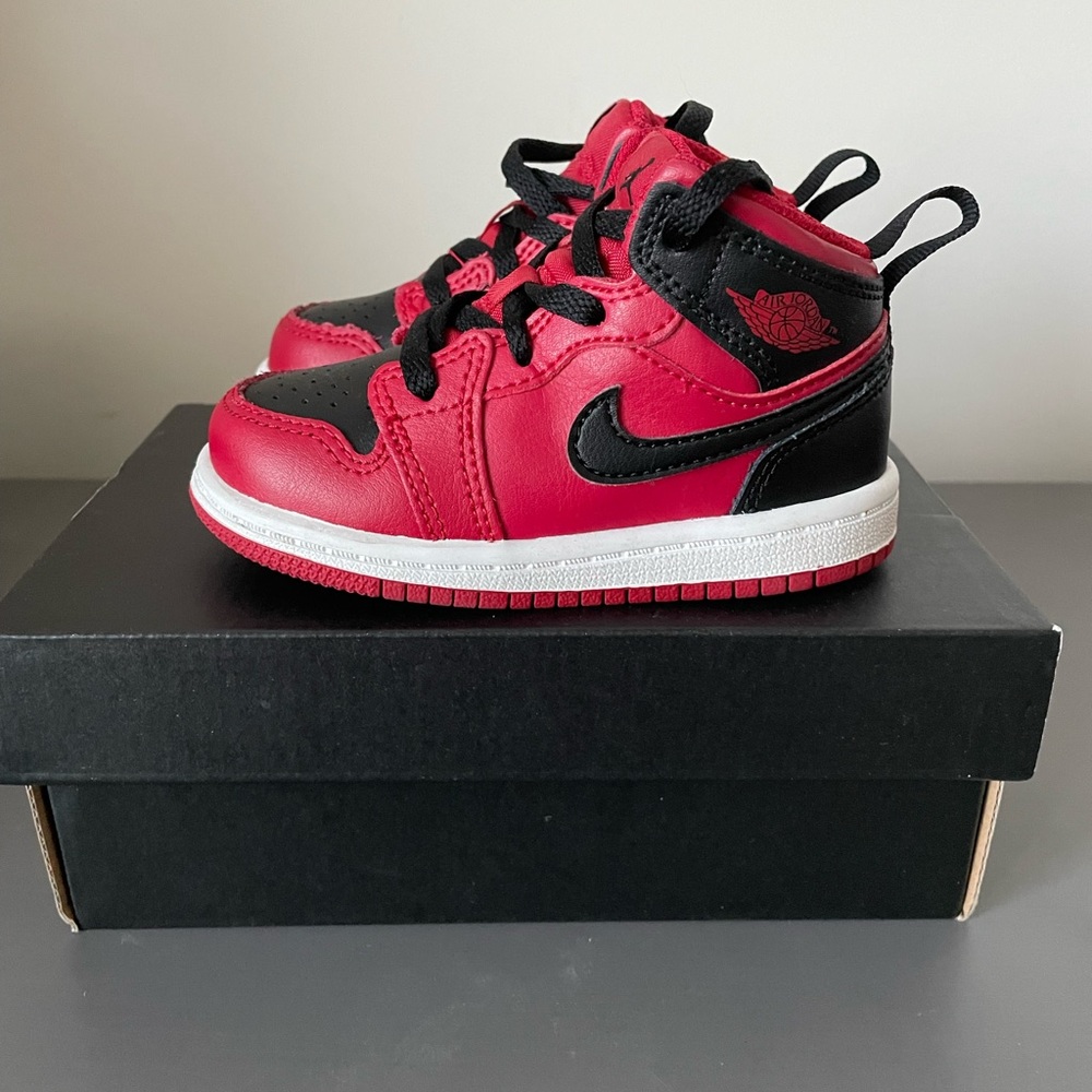 Toddler/Walker Jordan 1 Mid’s